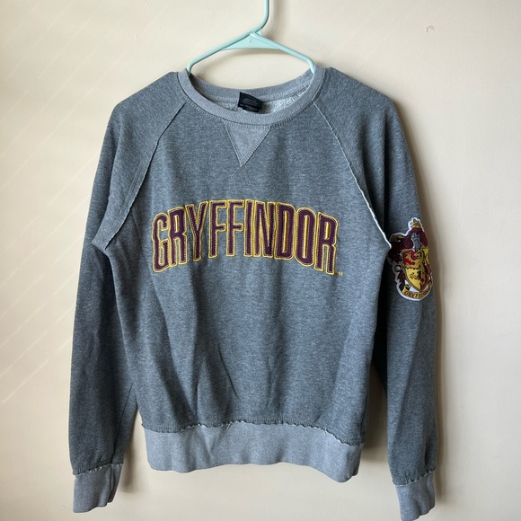 Warner Bros. Sweaters - Harry Potter Universal Studios Gryffindor Pullover Sweatshirt Size Small